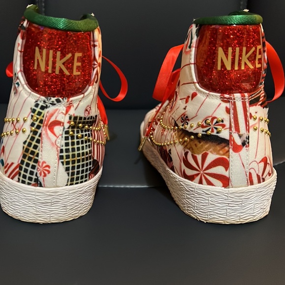 Nike 2015 Christmas Shoes - Picture 3 of 5